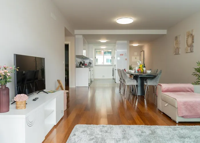 Alameda Formosa Varanda Zona Turística * Funchal (Madeira)