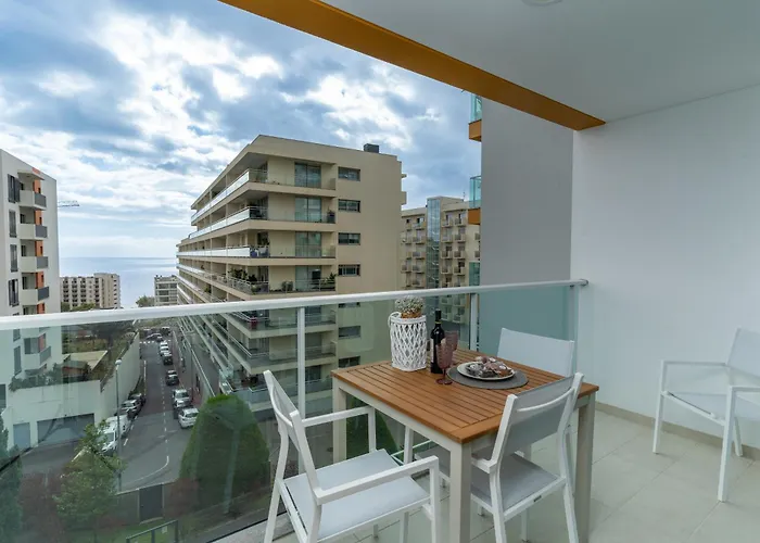 Alameda Formosa Varanda Zona Turística * Funchal (Madeira)